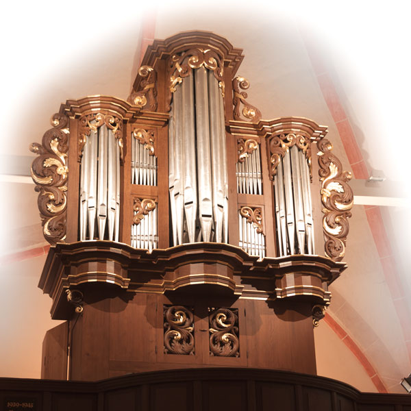 Der Prospekt der Holy-Orgel in Canum.